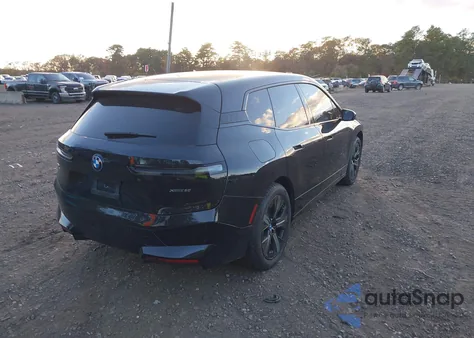 2024 BMW Ix xDrive50 z USA, uszkodzony, nr VIN WB523CF04RCP26802